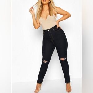 PLUS SIZE BOOHOO DISTRESSED SKINNIES